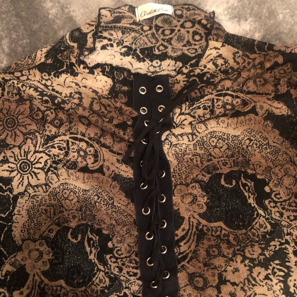 Charlotte Russe Abstract Floral Print Lace-Up Top - Picture 2 of 5